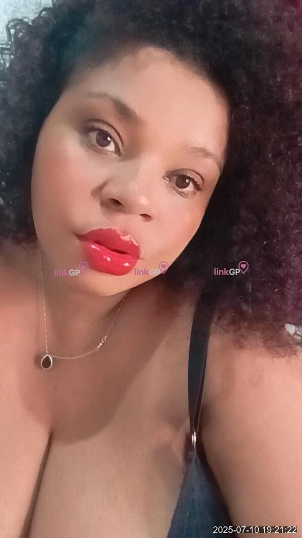 Videochamada erótica com cabelo cacheado — Mia Fetichista, foto 3