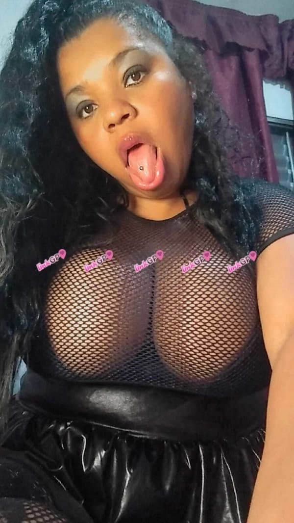 Videochamada erótica com cabelo cacheado — Mia Fetichista, foto 9