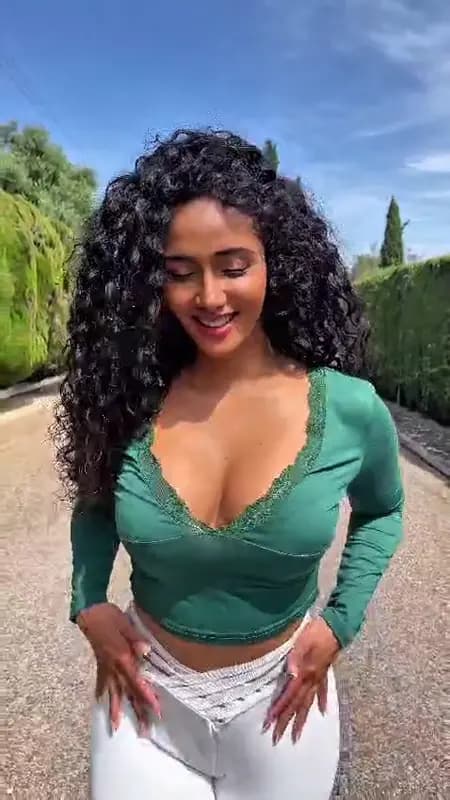 Videochamada erótica com beijo grego (2) — Mila Ferrazo