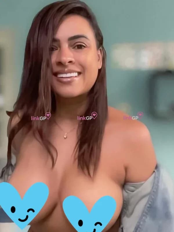 Videochamada erótica com imagem do anúncio — Mirella