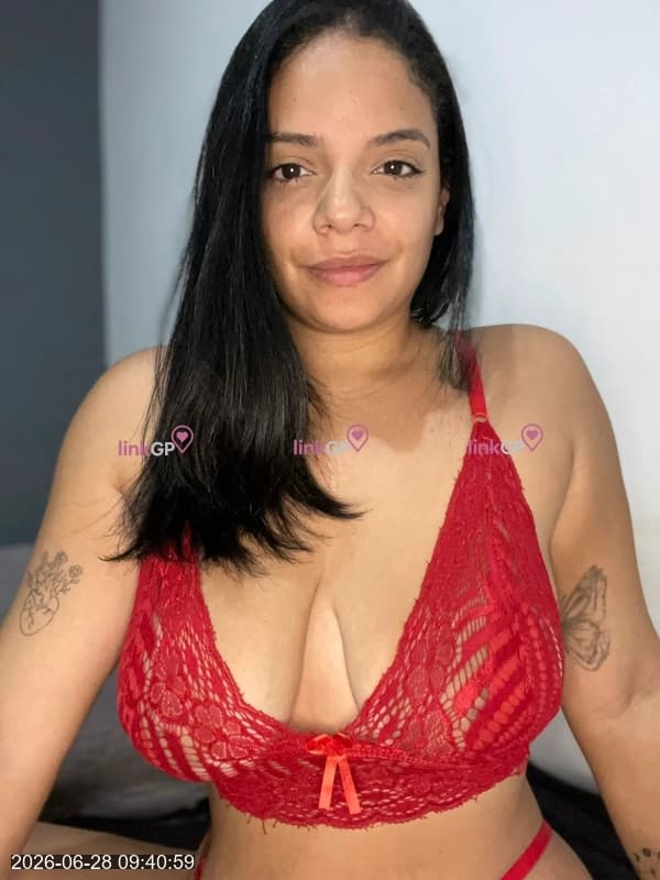 Videochamada erótica com apertadinha — Morena