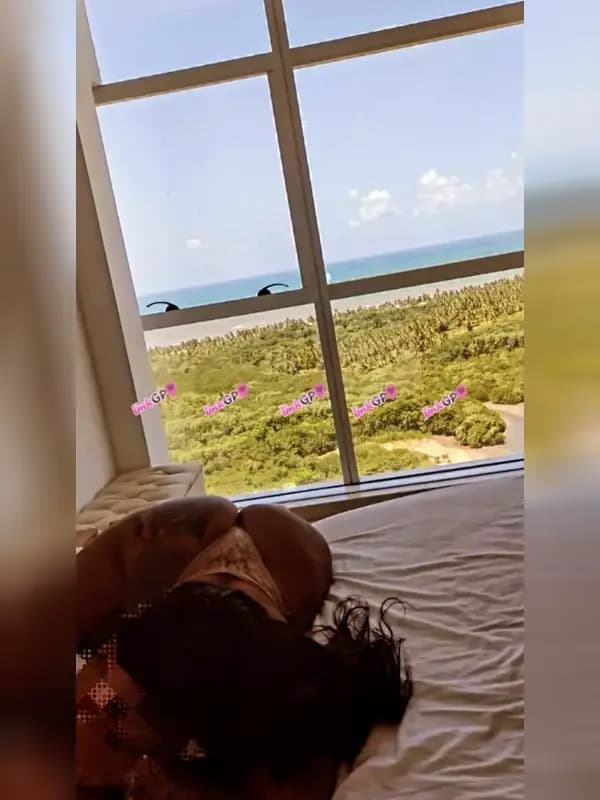 Videochamada erótica com imagem do anúncio