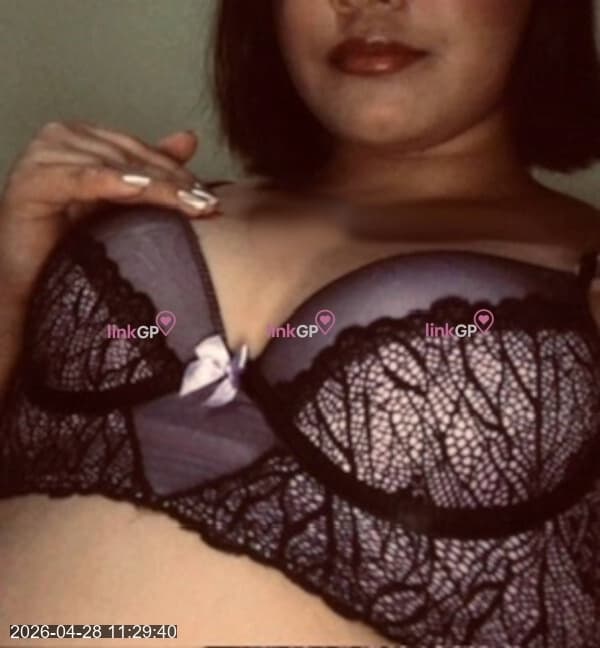 Videochamada erótica com cabelo liso, foto 4 de Nana