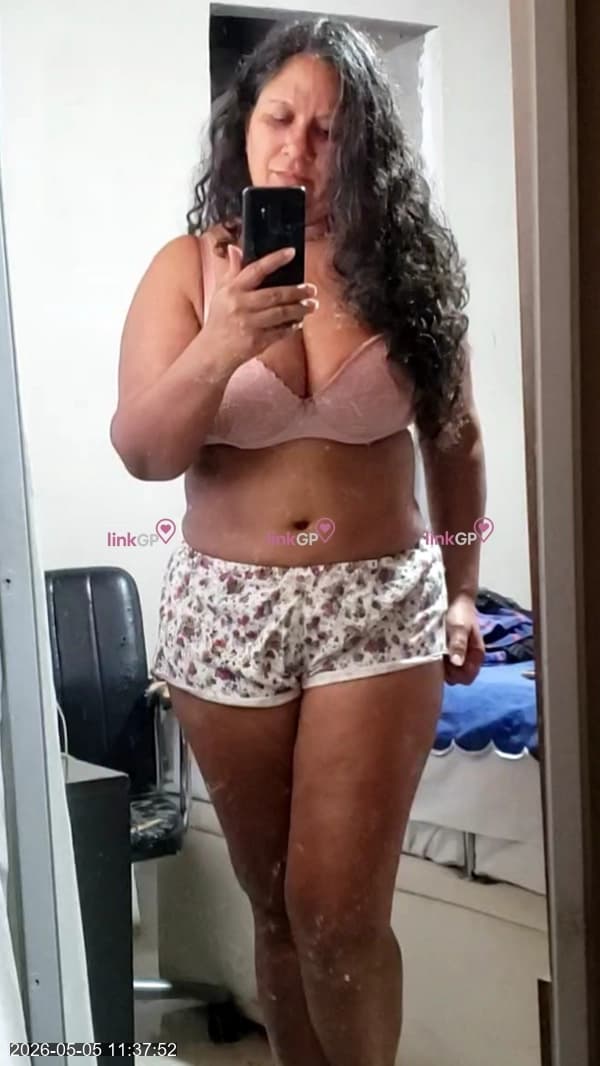 Foto 13: Videochamada erótica com apertadinha — Nina Soares