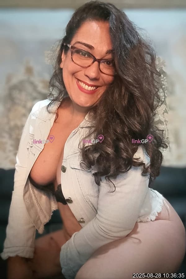 Videochamada erótica com cabelo longo — Vivi Ramos