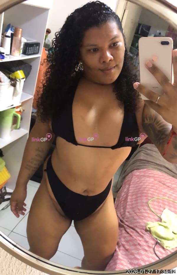 Videochamada erótica trans com alta — Mellzinha