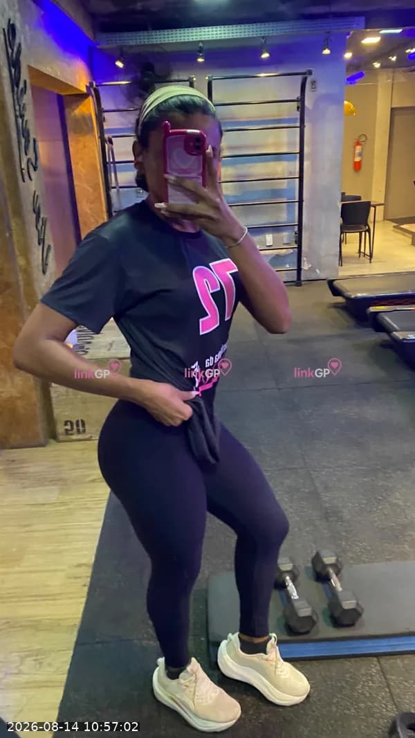 Videochamada erótica trans com seios pequenos — Morena Bronzeada, foto 13