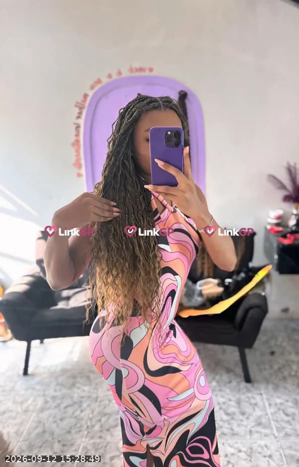 Videochamada erótica trans com cabelo cacheado, foto 5 de Morena Bronzeada