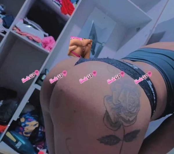 Videochamada erótica trans com cinturinha, foto 5 de Morena Safada