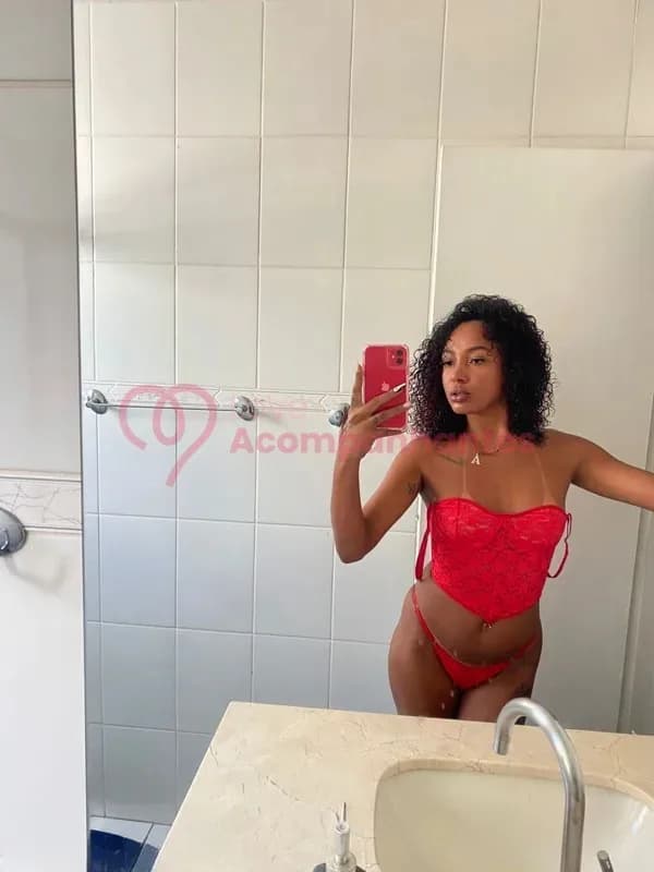 Ebony — acompanhante em Teófilo Otoni
