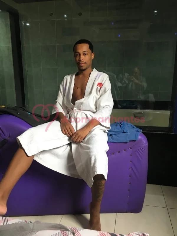 Almeida — acompanhante masculino em Nova Iguaçu