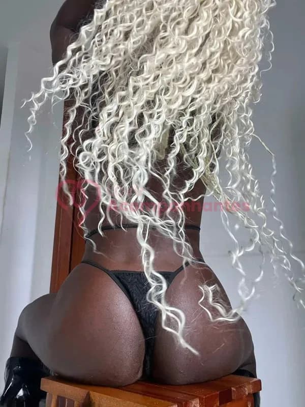 Tscaiane — travesti em Recreio dos Bandeirantes