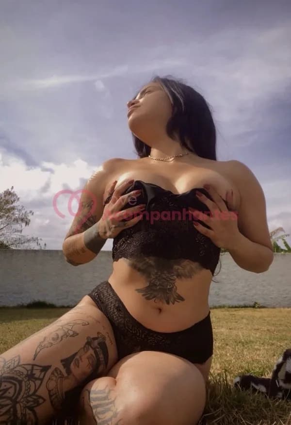 Bela Tattoo — videochamada erótica e sexting online