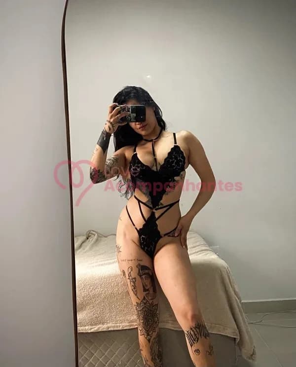 Bela Tattoo — sexo virtual por videochamada
