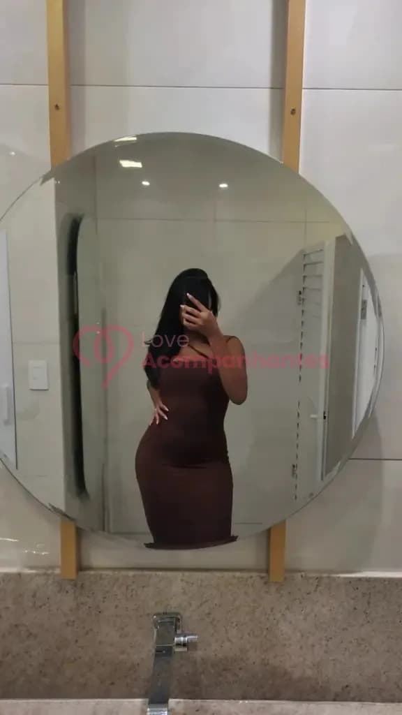 Helena — videochamada erótica e sexting online