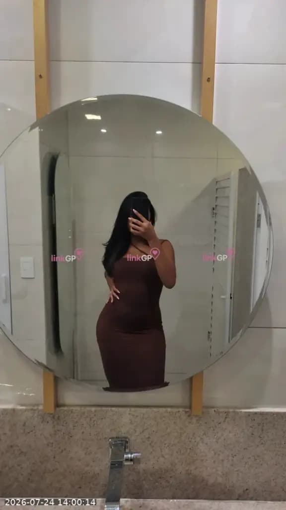 Helena — videochamada erótica e sexting online