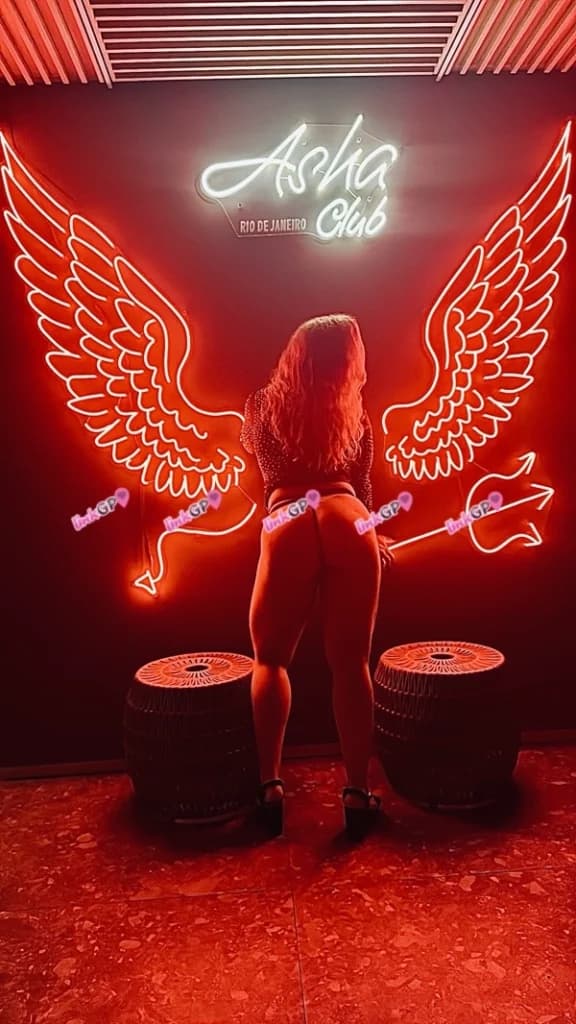 Jully Ruiva — videochamada erótica e sexting online