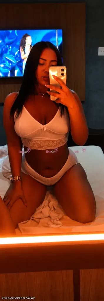 Melanie — videochamada erótica e sexting online