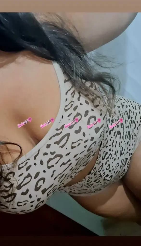 Morena Hot — videochamada erótica e sexting online