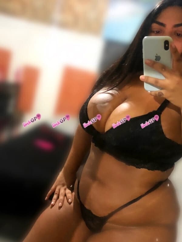 Morena Índia — videochamada erótica e sexting online