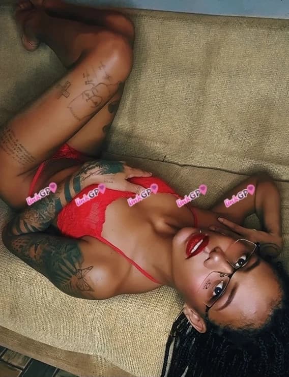 Morena Sapeca — videochamada erótica e sexting online