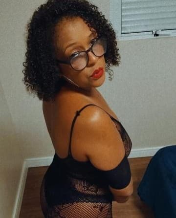 Preta Milf — videochamada erótica e sexting online